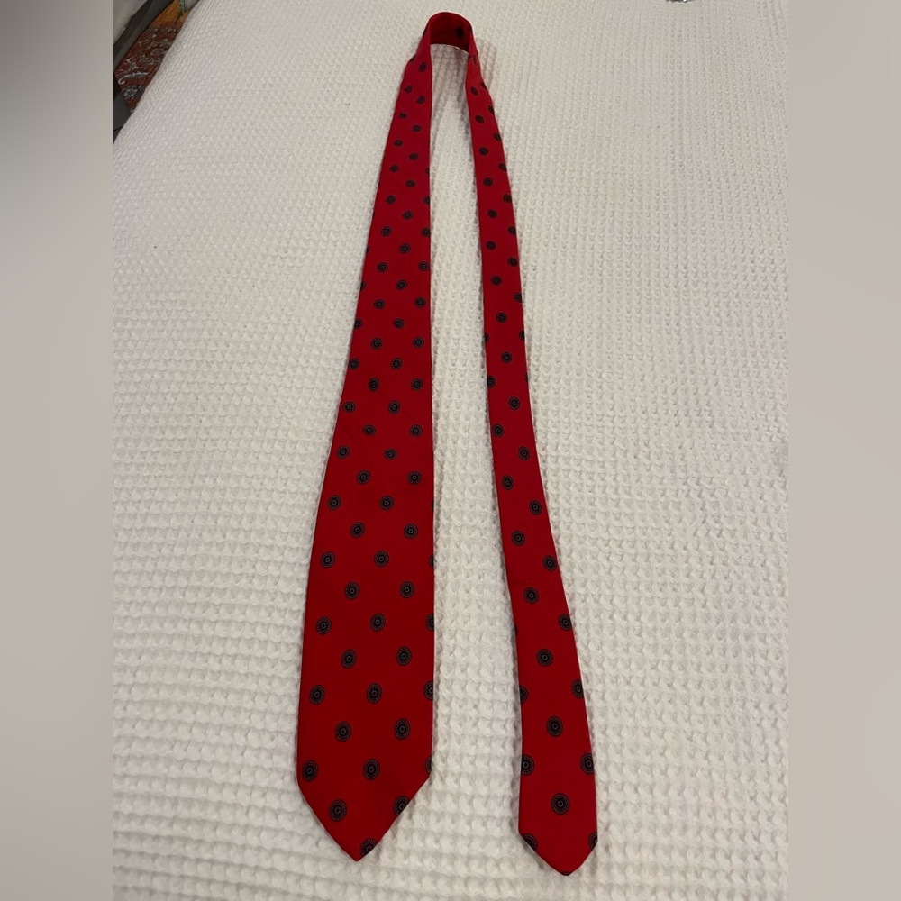 Men’s vintage 80s necktie.